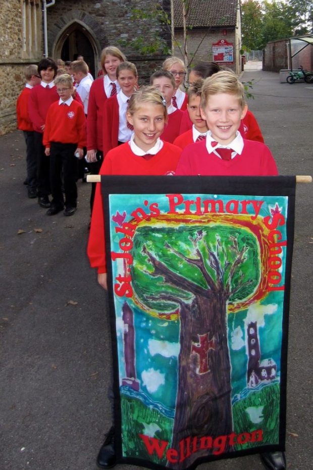 Banner_with_pupils_1